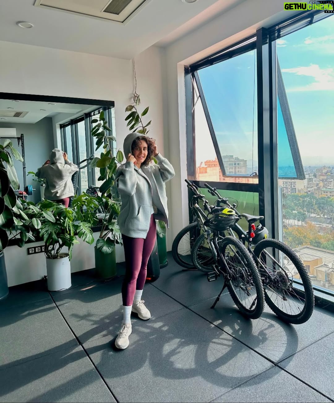 Elnaz Shakerdoost - 275.8K Likes - 💪🏼باید قوی ماند پس ورزش می کنیم