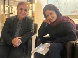 Elnaz Shakerdoost Instagram - حرفهایی هست برای گفتن ، که اگر گوشی نبود ، نمی گوئیم . و حرفهایی هست برای نگفتن ،حرفهایی که هرگز سر به ابتذال گفتن فرود نمی آورند.
.
.
نقشی که اینبار بازی خواهم کرد حقیقی ترین شان خواهد بود برای همین نیازمند راهنما هستم در این راه !
در کنار جناب انوشه عزیز در روزی که دیگر نمی شد آن بیرون نفس کشید آنچنان آلوده که شهر تعطیلی رسمی ست و ما به دنبال معنا به درون می نگریم 🙌🏼✨
#فیلم_سینمایی_آرام_بخش
