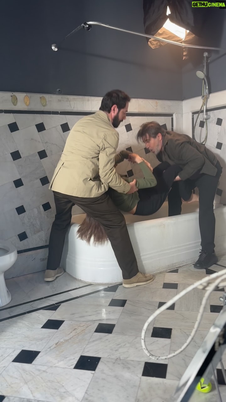 Elsa Zgheib - 3.4K Likes - بضلن يتفقو عليي 🤷♀️🤷♀️
@abed.fahed
@eliemitriofficial
@elieelsemaan
@cedarsart
#elsazgheib #behindthescenes #bts #shahid #ksa #lebanon #dubai