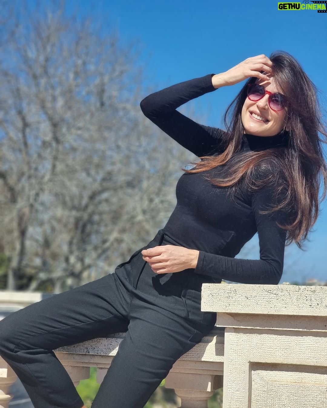 Elsa Zgheib - 8.1K Likes - استراحة قصيرة من ميرنا ومعاناتها
الصور وراء الكواليس by @kotaiba_shahhoud
No filter needed only sun and nice mood
#elsazgheib #break #sun #photoshoot #ksa #lebanon #dubai