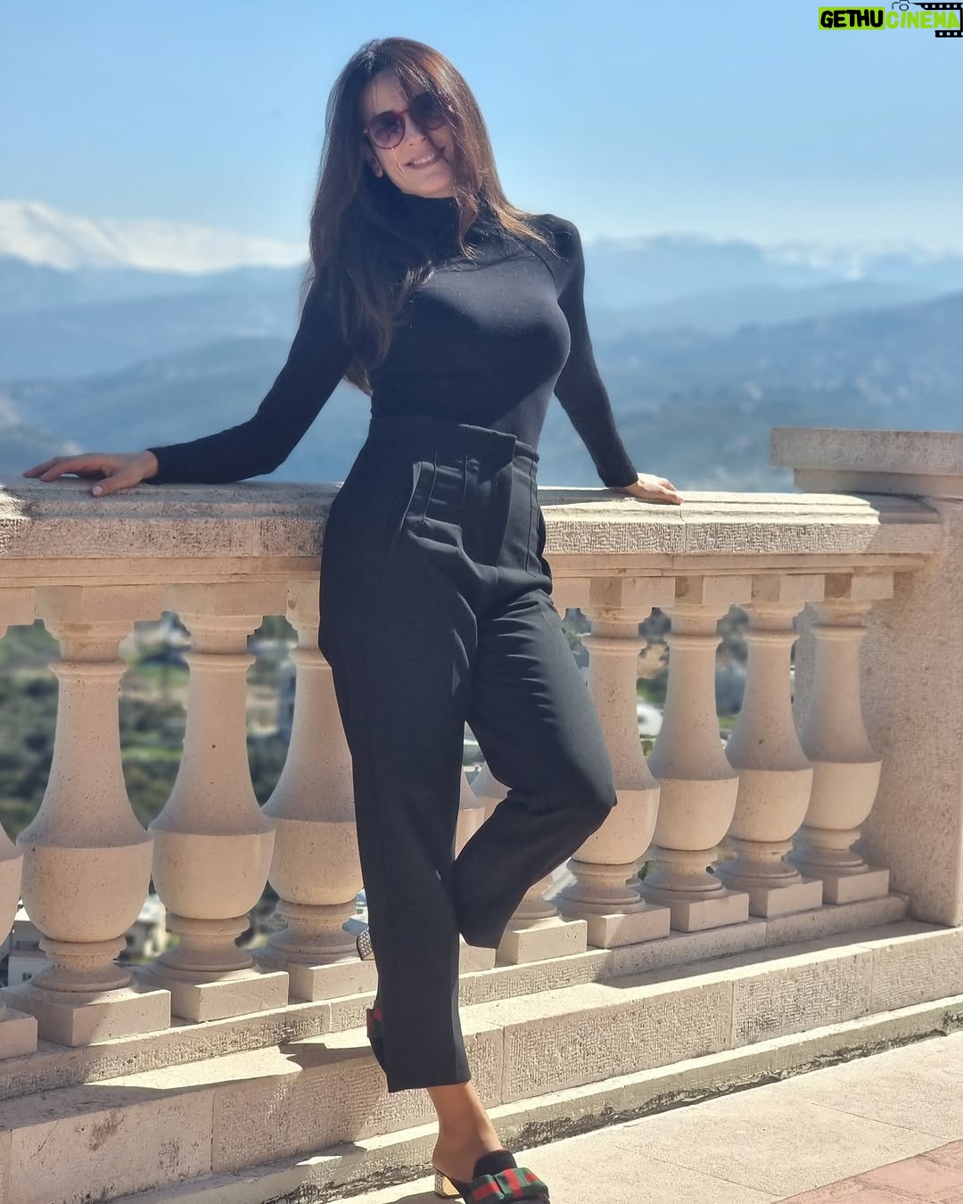 Elsa Zgheib - 8.1K Likes - استراحة قصيرة من ميرنا ومعاناتها
الصور وراء الكواليس by @kotaiba_shahhoud
No filter needed only sun and nice mood
#elsazgheib #break #sun #photoshoot #ksa #lebanon #dubai