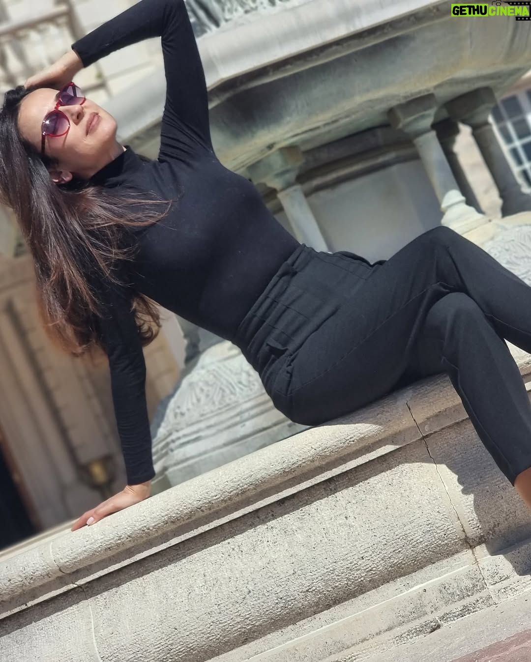 Elsa Zgheib - 8.1K Likes - استراحة قصيرة من ميرنا ومعاناتها
الصور وراء الكواليس by @kotaiba_shahhoud
No filter needed only sun and nice mood
#elsazgheib #break #sun #photoshoot #ksa #lebanon #dubai