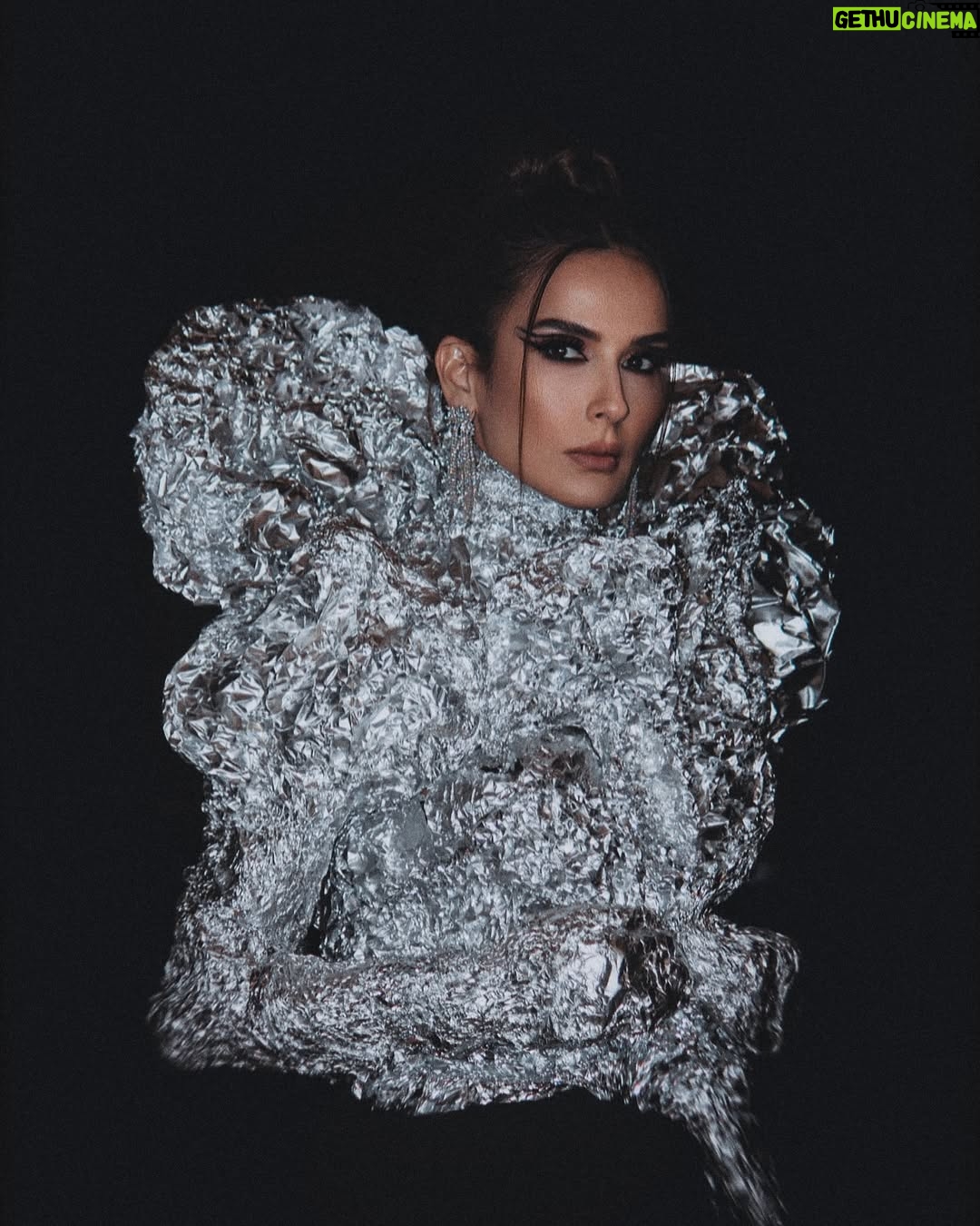 Elsa Zgheib - 3 Likes - Glow in the dark 🌟
Photo creation @marcmarounphotography
Stylist @charleyhachem
Makeup done by me 😍
Earrings @moukarzeljewelry
#elsazgheib #glowinthedark💥 #concept #photoshoot