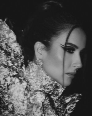 Elsa Zgheib Instagram - Glow in the dark 🌟

Photo creation @marcmarounphotography 
Stylist @charleyhachem 
Makeup done by me 😍
Earrings @moukarzeljewelry 

#elsazgheib #glowinthedark💥 #concept #photoshoot