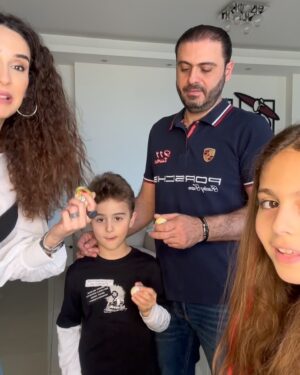 Elsa Zgheib Instagram - Happy Easter from my little Family to you ❤️❤️

@riadfahed 
@zoefahed 

#elsazgheib #happyeaster #easteregg #family #blessed
