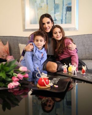 Elsa Zgheib Instagram - Happy Mother’s Day mamas ❤️❤️❤️
انو نحنا لازم يكون عنا كل يوم عيد !!! 

Styled by @charleyhachem 
Outfit @glowbeirut 
@leroyalbeirut 

#happymothersday❤️ #elsazgheib #momsday #strongwomen #womenempowerment