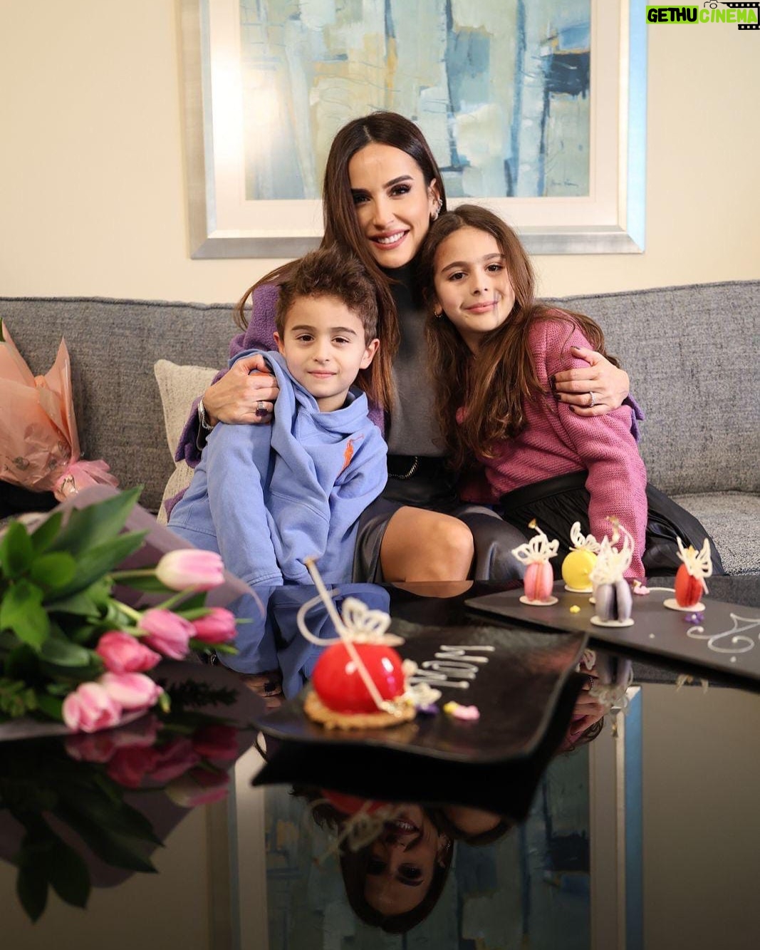 Elsa Zgheib - 7.1K Likes - Happy Mother’s Day mamas ❤️❤️❤️
انو نحنا لازم يكون عنا كل يوم عيد !!!
Styled by @charleyhachem
Outfit @glowbeirut
@leroyalbeirut
#happymothersday❤️ #elsazgheib #momsday #strongwomen #womenempowerment