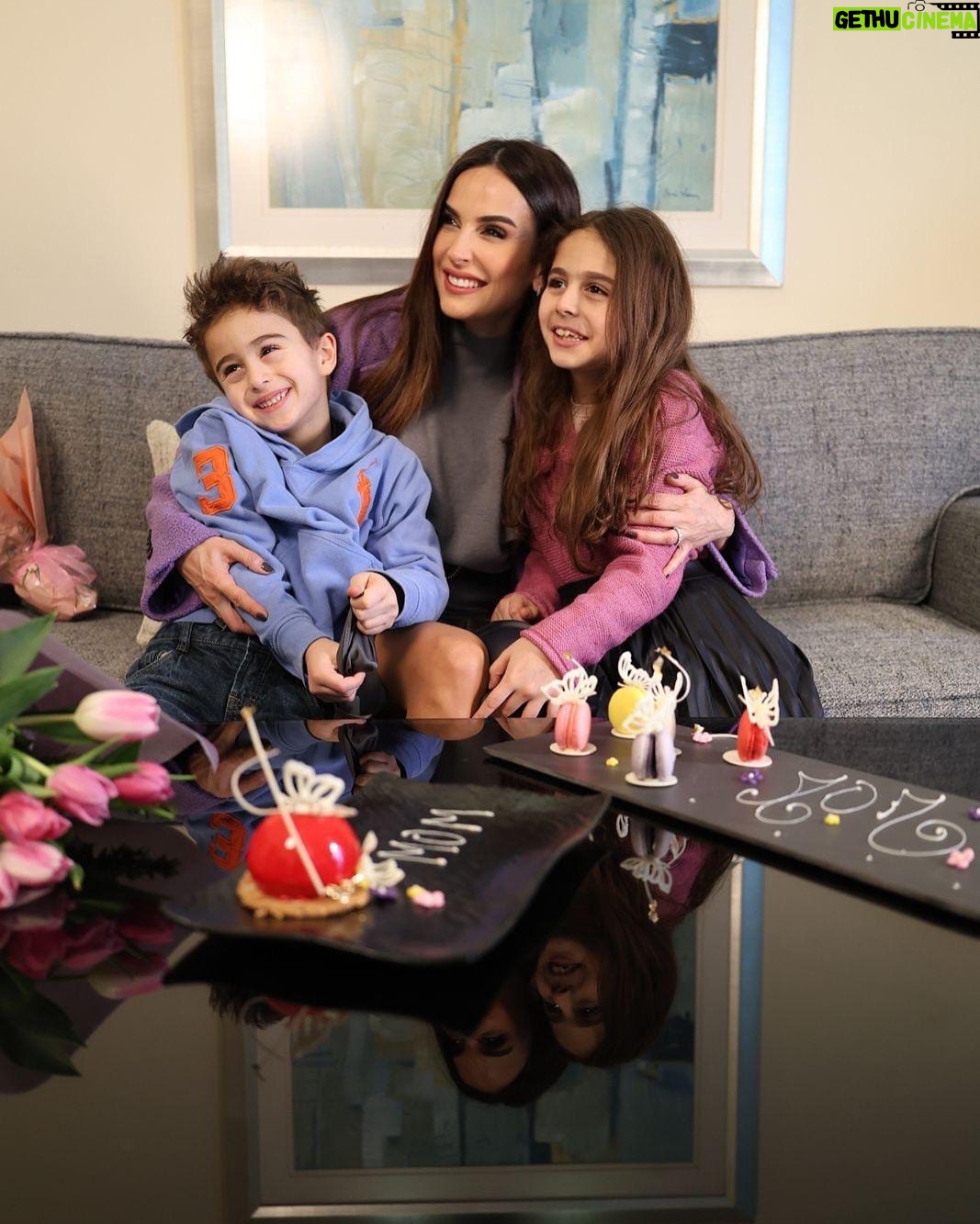 Elsa Zgheib - 7.1K Likes - Happy Mother’s Day mamas ❤️❤️❤️
انو نحنا لازم يكون عنا كل يوم عيد !!!
Styled by @charleyhachem
Outfit @glowbeirut
@leroyalbeirut
#happymothersday❤️ #elsazgheib #momsday #strongwomen #womenempowerment