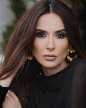 Elsa Zgheib Instagram - My look for #annahar interview 

📸 @marcmarounphotography 
Makeup @oscarnacouz 
Hairstyle @carlosnassimhairbar 
Styled by @dinanawfal 
Top @theconceptofficial 

#elsazgheib #style #photoshoot #lookoftheday #lebanon #ksa #dubai