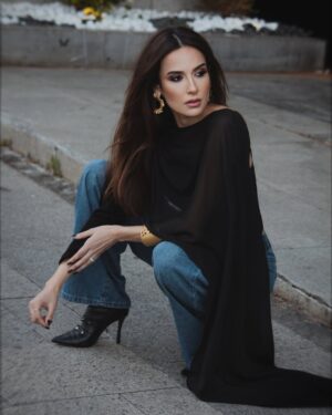 Elsa Zgheib Instagram - My look for #annahar interview 

📸 @marcmarounphotography 
Makeup @oscarnacouz 
Hairstyle @carlosnassimhairbar 
Styled by @dinanawfal 
Top @theconceptofficial 

#elsazgheib #style #photoshoot #lookoftheday #lebanon #ksa #dubai