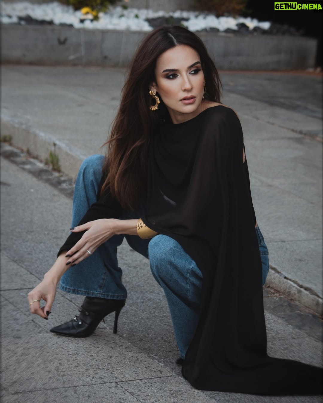Elsa Zgheib - 6.3K Likes - My look for #annahar interview
📸 @marcmarounphotography
Makeup @oscarnacouz
Hairstyle @carlosnassimhairbar
Styled by @dinanawfal
Top @theconceptofficial
#elsazgheib #style #photoshoot #lookoftheday #lebanon #ksa #dubai