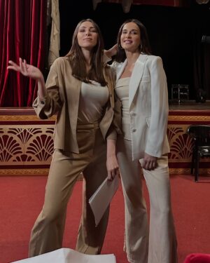 Elsa Zgheib Instagram - والله لإخربلك بيتك يا روح!!!

@daniellarahme 
@cedarsart 
@shahid.vod 

#elsazgheib #daniellarahme #nafas #مسلسلات_رمضان #mtv #shahid #mbc #ksa #dubai #lebanon