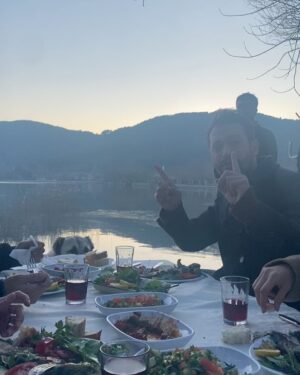 Elvan Dişli Instagram - Şimdiden özlediğim ailem 🫶🏻Biz çekerken çok eğlendik 🤪