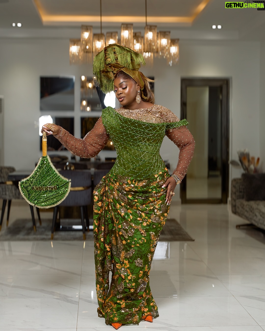 Eniola Badmus - 107.4K Likes - Senator Badoskyyy……Friend of iyayawo did not come to playyyyyy #JP2025
Outfit by @lolarsfinesse
New premium wig by @cassie_hair
Make up by @pojan_studio
Aso ebi fabric by @shantiz_asoebi_n_event
Gele and hand fan by my boo @temmaautogeleconcept
Video shot by my G with zero Gbenzume @_juicyjeff1_
Photography by @portraitsby_id
Hand bag @dolcegabbana
Shoes by @maisonalaia
#eniolabadmus