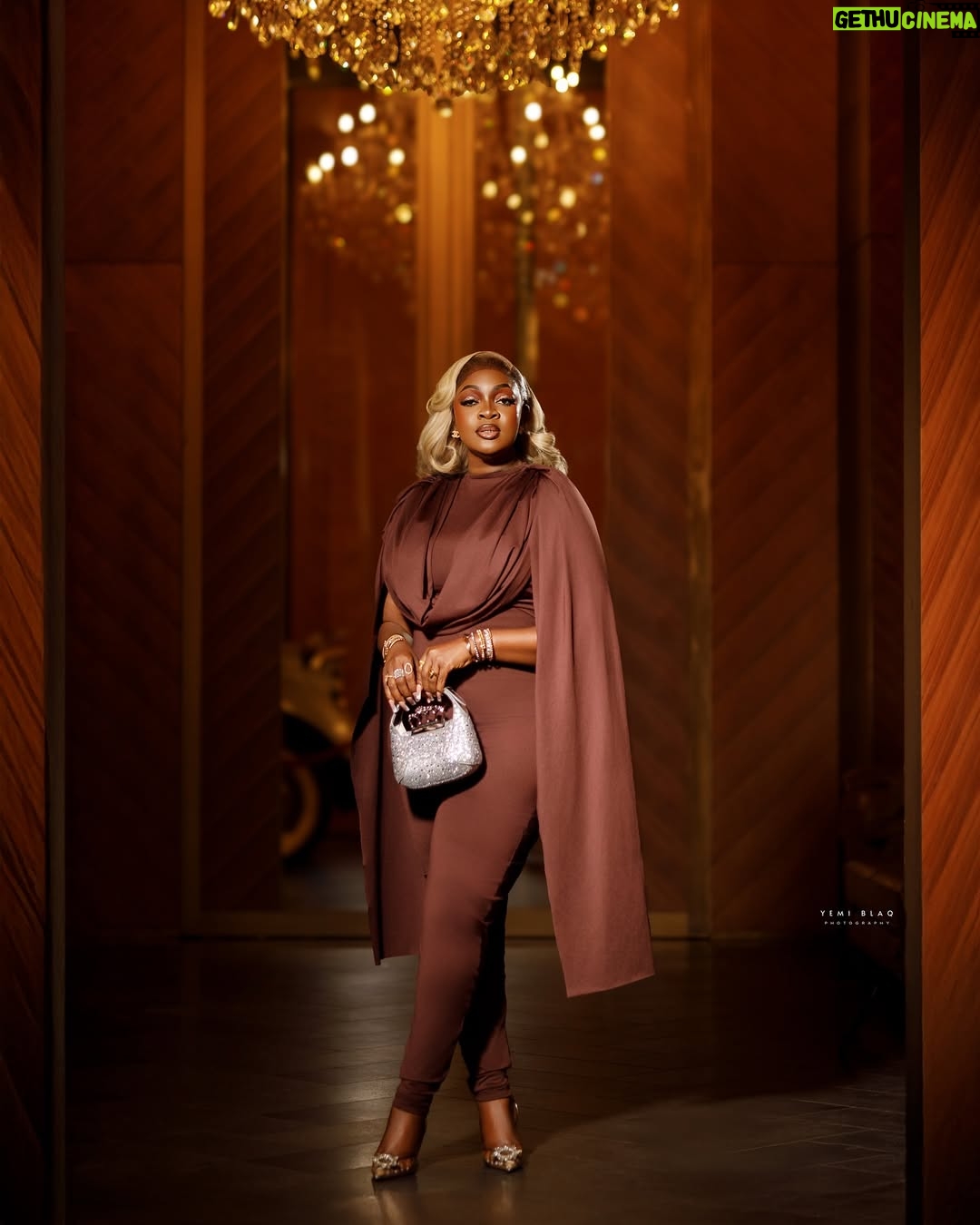 Eniola Badmus - 83.9K Likes - SAY PURRRRRRRRR…………E FOR WHAT?
Type it in the comment section and win 100K
Premium blonde hair from @cassie_hair
Make up @oyindas_glam
Hair Styled by @cassie_hair
Picture shot by my hommie @yemiblaqphotography
Jewelry by @stonesbystefania
Body by @eniola_badmus
Picture location @gras_lagos
#obicubana
#50for50
#obicubanaat50
#EniolaBadmus