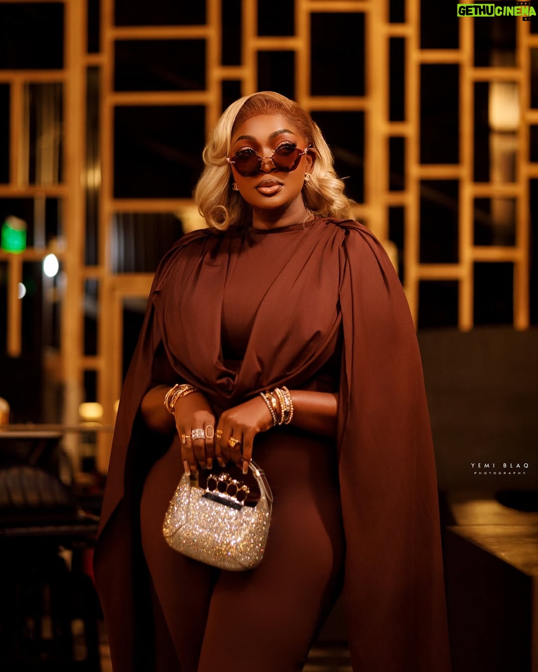 Eniola Badmus - 83.9K Likes - SAY PURRRRRRRRR…………E FOR WHAT?
Type it in the comment section and win 100K
Premium blonde hair from @cassie_hair
Make up @oyindas_glam
Hair Styled by @cassie_hair
Picture shot by my hommie @yemiblaqphotography
Jewelry by @stonesbystefania
Body by @eniola_badmus
Picture location @gras_lagos
#obicubana
#50for50
#obicubanaat50
#EniolaBadmus