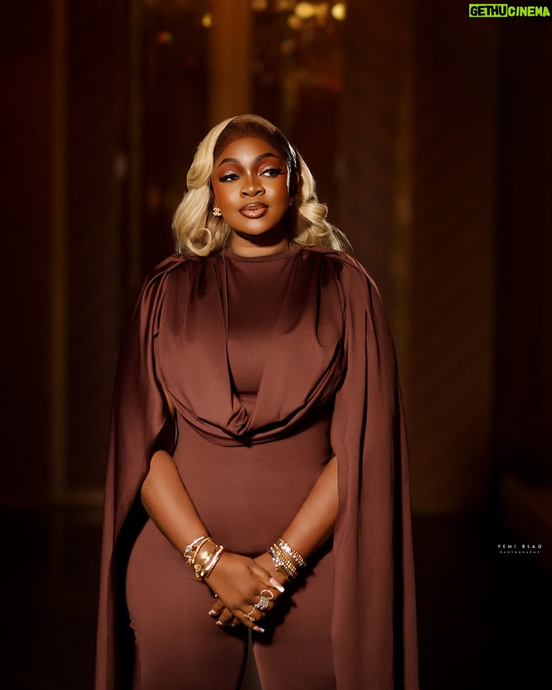 Eniola Badmus - 83.9K Likes - SAY PURRRRRRRRR…………E FOR WHAT?
Type it in the comment section and win 100K
Premium blonde hair from @cassie_hair
Make up @oyindas_glam
Hair Styled by @cassie_hair
Picture shot by my hommie @yemiblaqphotography
Jewelry by @stonesbystefania
Body by @eniola_badmus
Picture location @gras_lagos
#obicubana
#50for50
#obicubanaat50
#EniolaBadmus