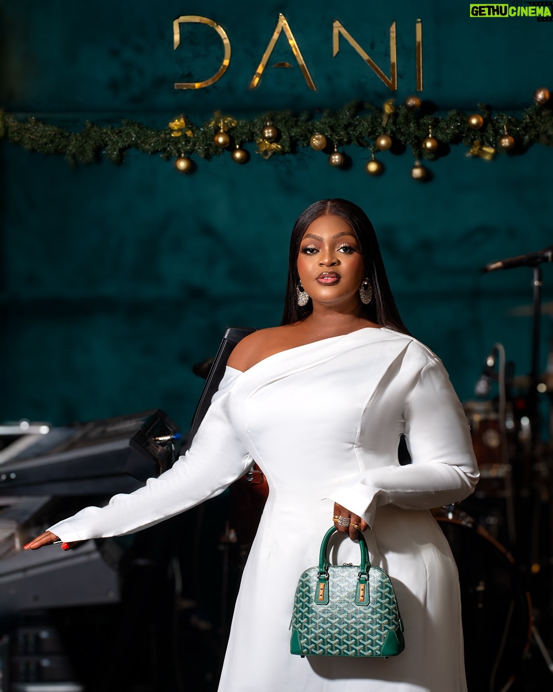 Eniola Badmus - 85.4K Likes - Earlier today at the Praise and worship fiesta 2.0 by
@funkejenifaakindele
Good hair by @cassie_hair
Photography by @portraitsby_id
Outfit by @emaginebybukola
Make up by @labelle_ng_
Picture location DELBOROUGH HOTEL
#enioabadmus
#IncomingSenator
#incomingminister