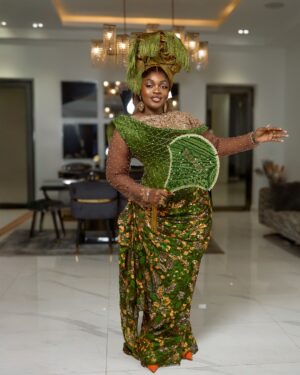 Eniola Badmus Instagram - Senator Badoskyyy……Friend of iyayawo did not come to playyyyyy #JP2025
 
Outfit by @lolarsfinesse 

New premium wig by @cassie_hair 

Make up by @pojan_studio 

Aso ebi fabric by @shantiz_asoebi_n_event 

Gele and hand fan by my boo @temmaautogeleconcept 

Video shot by my G with zero Gbenzume @_juicyjeff1_ 

Photography by @portraitsby_id 

Hand bag @dolcegabbana 

Shoes by @maisonalaia 

#eniolabadmus