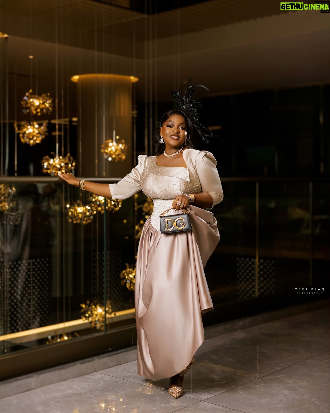 Eniola Badmus - 30.7K Likes - It’s a love affair tonight
#jp2025❤️
#jp2025
Outfit by @lolarsfinesse
New premium wig by @cassie_hair
Jewelry @chanelofficial
Make up by @pojan_studio
Fascinator by my boo @temmaautogeleconcept
Video shot by my G with zero Gbenzume @_juicyjeff1_
Hand bag @dolcegabbana
Shoes by @aquazzura
Photography by @yemiblaqphotography
#eniolabadmus