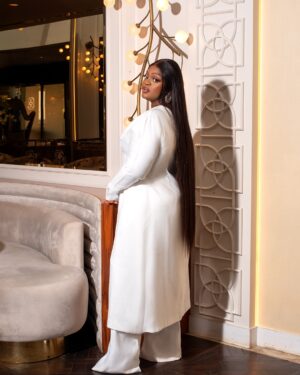 Eniola Badmus Instagram - Earlier today at the Praise and worship fiesta 2.0 by 

@funkejenifaakindele 

Good hair by @cassie_hair 

Photography by @portraitsby_id 

Outfit by @emaginebybukola 

Make up by @labelle_ng_

Picture location DELBOROUGH HOTEL

#enioabadmus
#IncomingSenator
#incomingminister