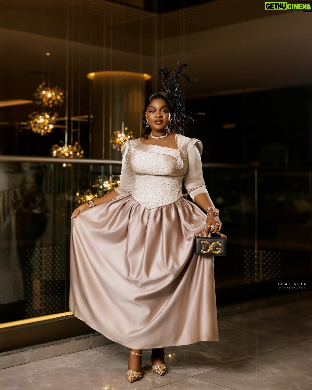 Eniola Badmus - 30.7K Likes - It’s a love affair tonight
#jp2025❤️
#jp2025
Outfit by @lolarsfinesse
New premium wig by @cassie_hair
Jewelry @chanelofficial
Make up by @pojan_studio
Fascinator by my boo @temmaautogeleconcept
Video shot by my G with zero Gbenzume @_juicyjeff1_
Hand bag @dolcegabbana
Shoes by @aquazzura
Photography by @yemiblaqphotography
#eniolabadmus