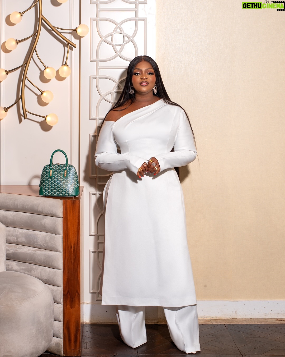 Eniola Badmus - 85.4K Likes - Earlier today at the Praise and worship fiesta 2.0 by
@funkejenifaakindele
Good hair by @cassie_hair
Photography by @portraitsby_id
Outfit by @emaginebybukola
Make up by @labelle_ng_
Picture location DELBOROUGH HOTEL
#enioabadmus
#IncomingSenator
#incomingminister