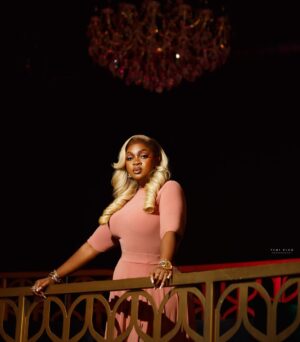 Eniola Badmus Instagram - Life has a way of teaching us that true strength lies not in conflict, but in unity.
Though we may have walked different paths and faced moments of tension, I believe it’s time to let love lead.
There is no need for jealousy when we can all succeed. Your success does not diminish mine, just as mine does not take away from yours. Let us continue to collaborate, to lift each other, and to build something greater than what we could ever achieve alone. There’s strength in unity and a future brighter than any victory we’ve pursued alone.
Let us avoid conflict, not because we are weak, but because we are wise. Peace is the path to progress, and love is the light that shows us the way.
Here’s to better days, guided by understanding, shared goals, and mutual respect.

Meanwhile RICH KID SAY PURRRRRRRRrr

Premium wig by @cassie_hair 

Make up by @pojan_studio 

Photography by @yemiblaqphotography