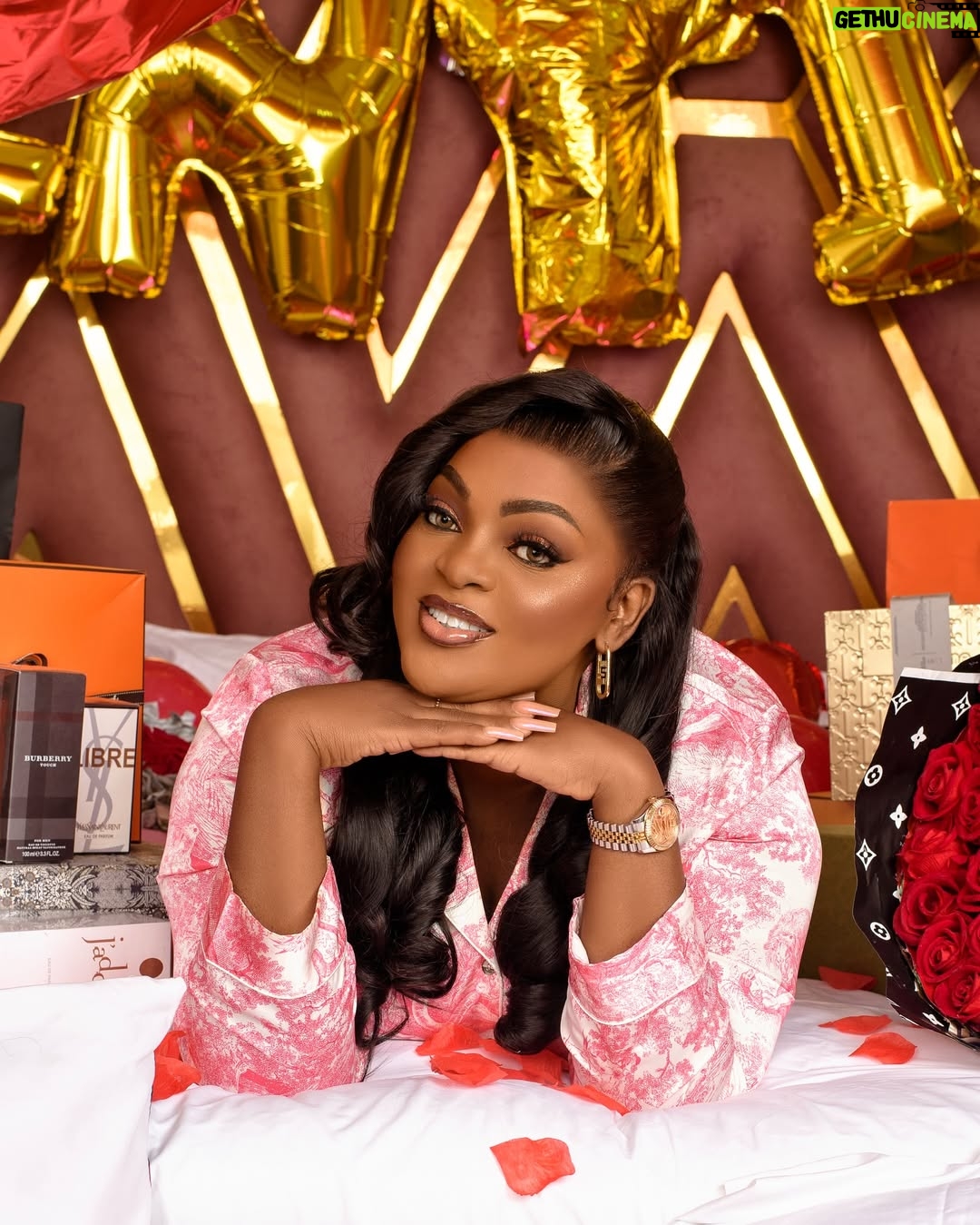 Eniola Badmus - 53.4K Likes - Happy Valentine’s Day my Valentino………….
Make up by powerful @astonishbeauty1
Hair laid and styled by @damihairsolutions
Decor by @rentnowng
Wig by @cassie_hair
Outfit by @luxe_styleessentials
Picture shot by @portraitsby_id
Body by @eniola_badmus 😂😂😂😂