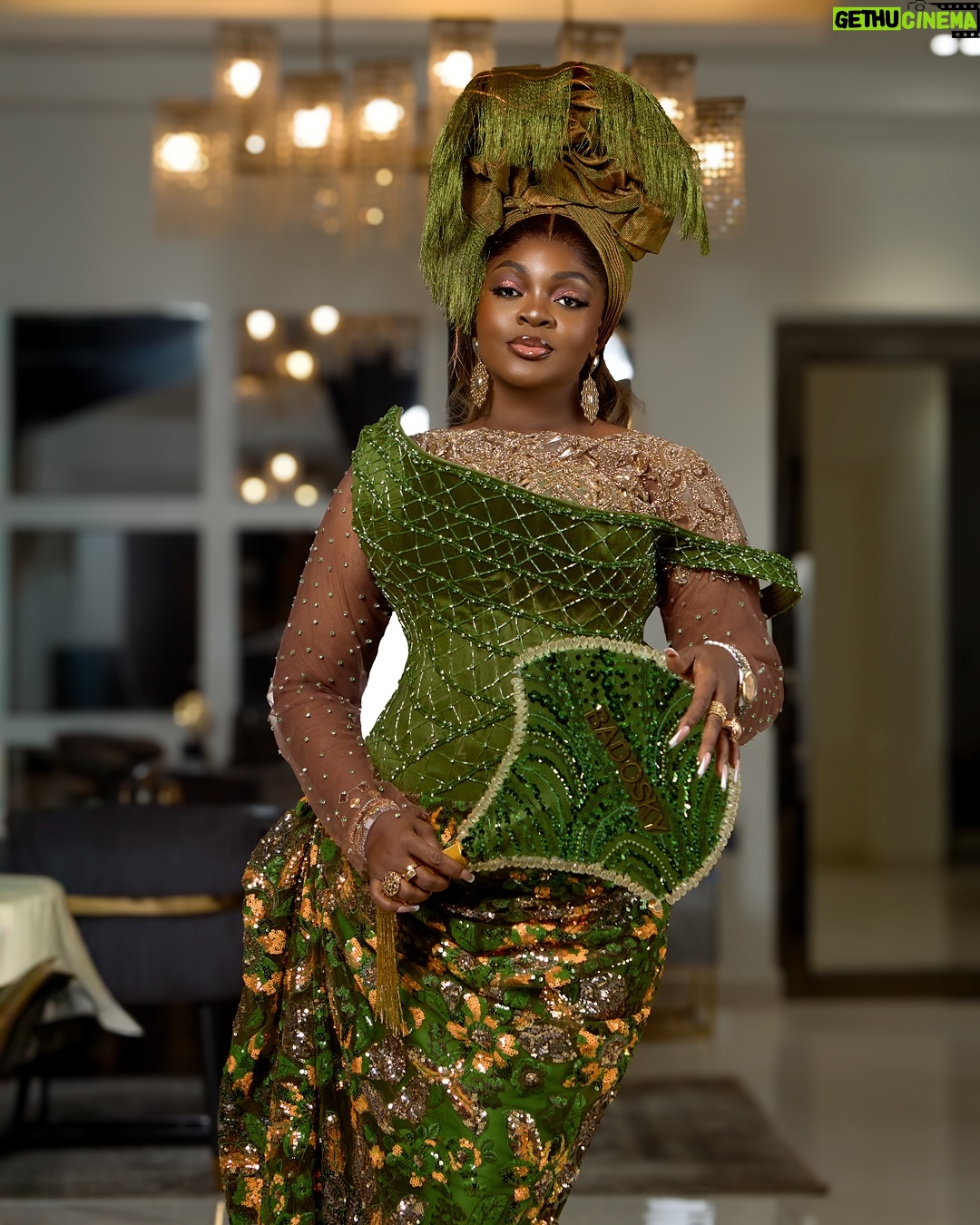 Eniola Badmus - 107.4K Likes - Senator Badoskyyy……Friend of iyayawo did not come to playyyyyy #JP2025
Outfit by @lolarsfinesse
New premium wig by @cassie_hair
Make up by @pojan_studio
Aso ebi fabric by @shantiz_asoebi_n_event
Gele and hand fan by my boo @temmaautogeleconcept
Video shot by my G with zero Gbenzume @_juicyjeff1_
Photography by @portraitsby_id
Hand bag @dolcegabbana
Shoes by @maisonalaia
#eniolabadmus