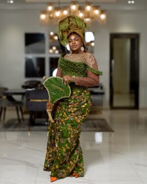 Eniola Badmus Instagram - Senator Badoskyyy……Friend of iyayawo did not come to playyyyyy #JP2025
 
Outfit by @lolarsfinesse 

New premium wig by @cassie_hair 

Make up by @pojan_studio 

Aso ebi fabric by @shantiz_asoebi_n_event 

Gele and hand fan by my boo @temmaautogeleconcept 

Video shot by my G with zero Gbenzume @_juicyjeff1_ 

Photography by @portraitsby_id 

Hand bag @dolcegabbana 

Shoes by @maisonalaia 

#eniolabadmus