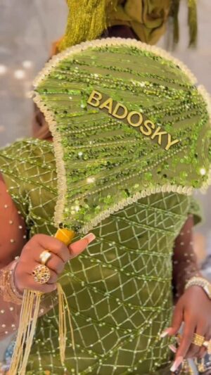 Eniola Badmus Instagram - Senator Badoskyyy……Friend of iyayawo did not come to playyyyyy #JP2025
 
Outfit by @lolarsfinesse 

New premium wig by @cassie_hair 

Make up by @pojan_studio 

Gele and hand fan by my boo @temmaautogeleconcept 

Video shot by my G with zero Gbenzume @_juicyjeff1_ 

Hand bag @dolcegabbana 

Shoes by @maisonalaia 

#eniolabadmus