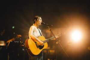 Enno Cheng Instagram - 鄭宜農《圓缺》專輯同名演唱會 day1.結束，
我自己也要防爆雷，所以今天先這樣。
請容許我再跟大家說一聲謝謝。
何其幸運有這樣圓滿的一次相遇！

明天繼續💪

（謝謝攝影師 @tang.d_t 回去努力趕出照片～～）