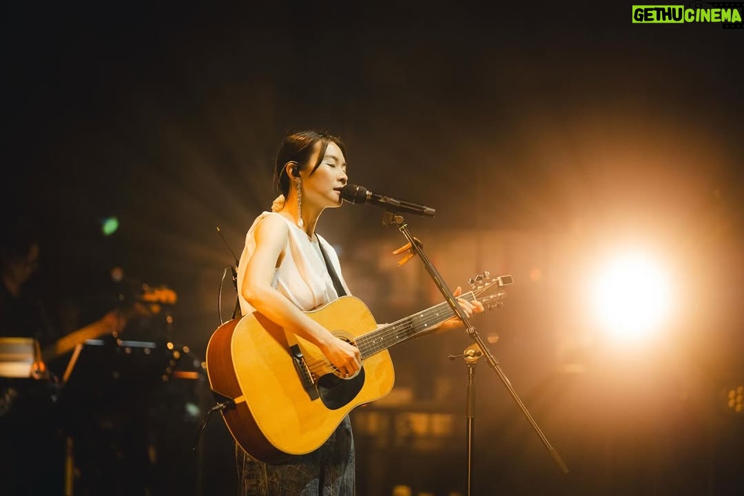 Enno Cheng - 5.9K Likes - 鄭宜農《圓缺》專輯同名演唱會 day1.結束,
我自己也要防爆雷,所以今天先這樣。
請容許我再跟大家說一聲謝謝。
何其幸運有這樣圓滿的一次相遇!
明天繼續💪
(謝謝攝影師 @tang.d_t 回去努力趕出照片~~)