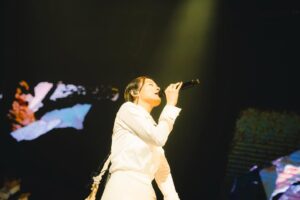 Enno Cheng Instagram - 鄭宜農《圓缺》專輯同名演唱會 day1.結束，
我自己也要防爆雷，所以今天先這樣。
請容許我再跟大家說一聲謝謝。
何其幸運有這樣圓滿的一次相遇！

明天繼續💪

（謝謝攝影師 @tang.d_t 回去努力趕出照片～～）