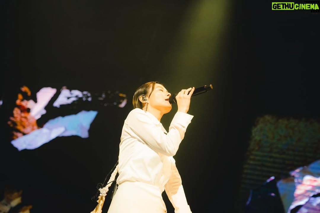 Enno Cheng - 5.9K Likes - 鄭宜農《圓缺》專輯同名演唱會 day1.結束,
我自己也要防爆雷,所以今天先這樣。
請容許我再跟大家說一聲謝謝。
何其幸運有這樣圓滿的一次相遇!
明天繼續💪
(謝謝攝影師 @tang.d_t 回去努力趕出照片~~)