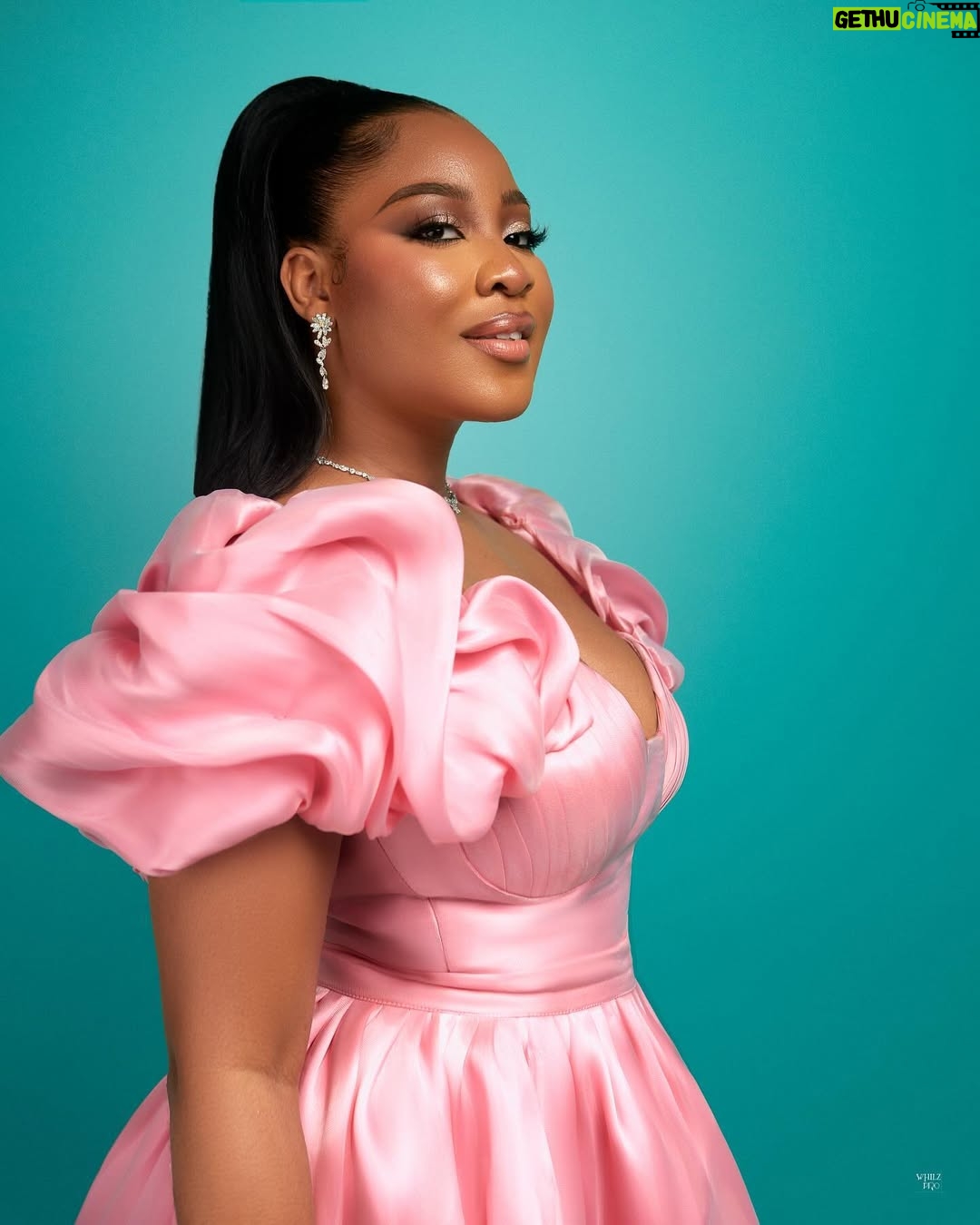 Erica Nlewedim - 57.7K Likes - Barbie became the Prom Queen 👸
Makeup @bibyonce
Dress @ibilolaogundipeofficial
Shot by @whilzpro