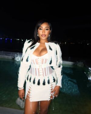 Erica Nlewedim Instagram - They can’t help but remember the name, the face and the waist!
Wearing @weizdhurmfranklyn
