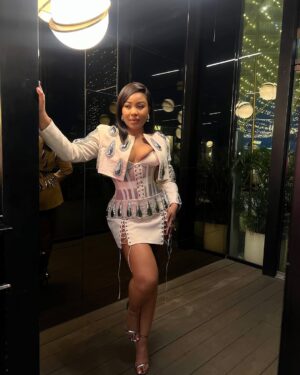 Erica Nlewedim Instagram - They can’t help but remember the name, the face and the waist!
Wearing @weizdhurmfranklyn
