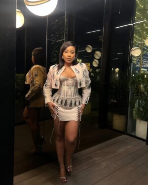 Erica Nlewedim Instagram - They can’t help but remember the name, the face and the waist!
Wearing @weizdhurmfranklyn