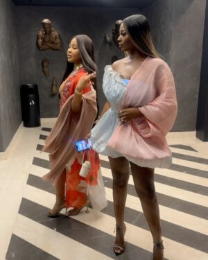 Erica Nlewedim Instagram - Top two and not number 2😏
Skirt @tubortw 
Kimono @lfjofficial 
photo @brown_of_lagos