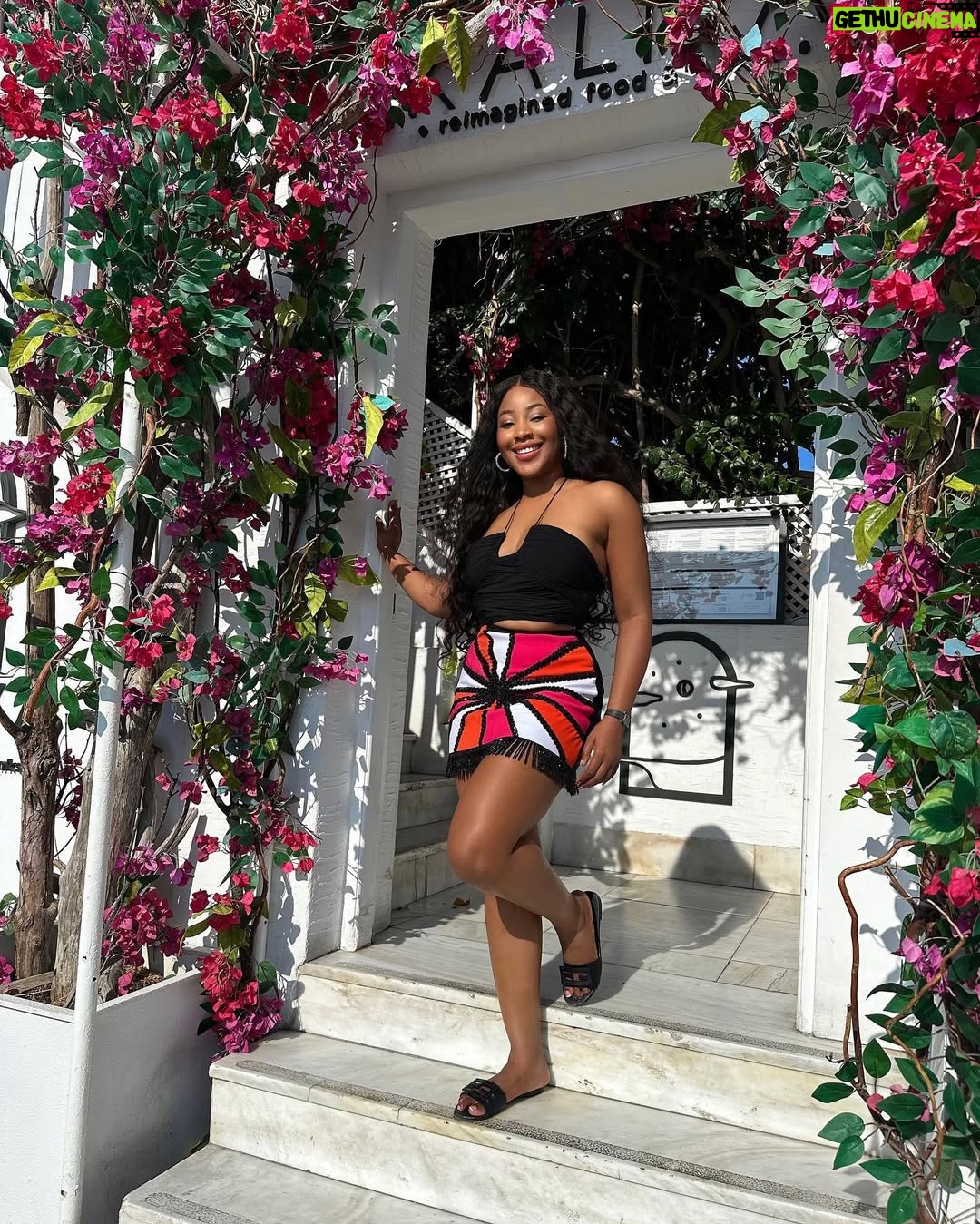 Erica Nlewedim - 61.5K Likes - Happy new week!! 🤗🥳💕
Love my skirt from @dna_byiconicinvanity