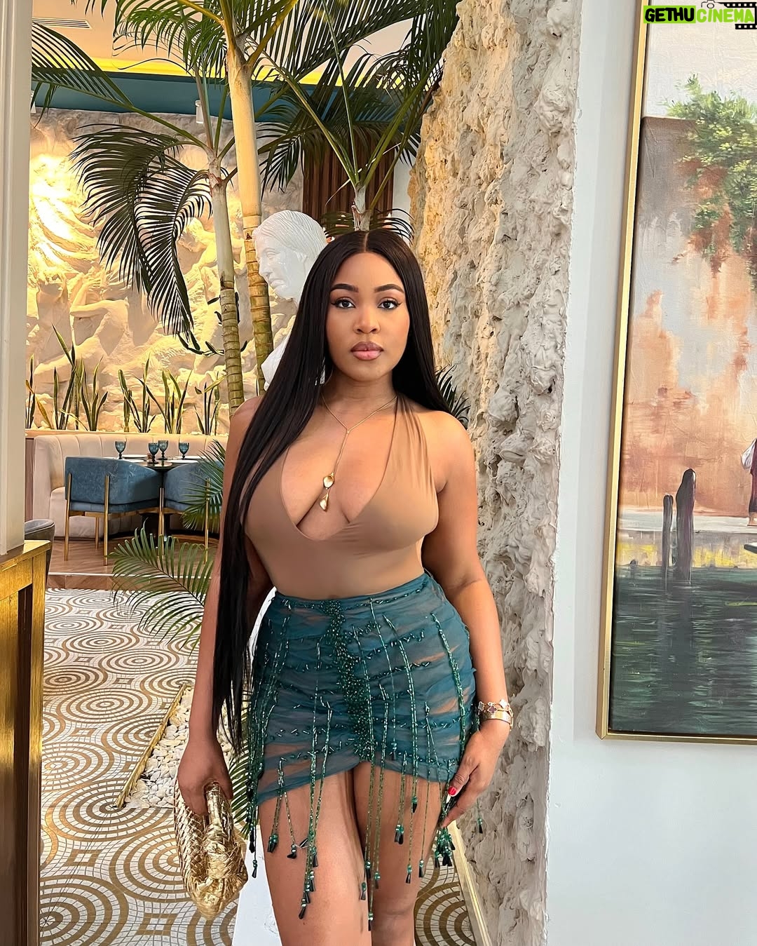 Erica Nlewedim - 60K Likes - Top two and not number 2😏
Skirt @tubortw
Kimono @lfjofficial
photo @brown_of_lagos