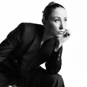 Erin Doherty Instagram - @hollywoodreporter

Photographer @simonemmettstudio 
Writer @lilyfordd 
Hair @chadmaxwellhair 
Makeup @carolinebarnesmakeup 
Styling @aimeecroysdill 
Visual Media Director @ash_mack 
Artistic & Fashion Director @edmondalison 
Onset Art Director @juliabrenard 
@publiceyecomms