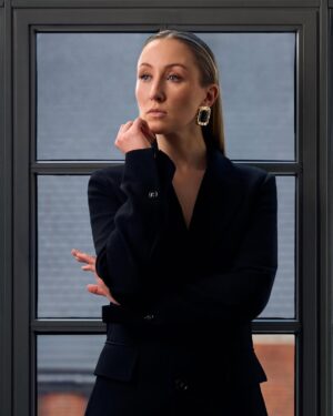 Erin Doherty Instagram - Had a beautiful chat with @hollywoodreporter 

@stillsbyconnor Photographer
@carolinebarnesmakeup Makeup
@thebradylea Hair
@aimeecroysdill Styling
@publiceyecomms

#adolescence