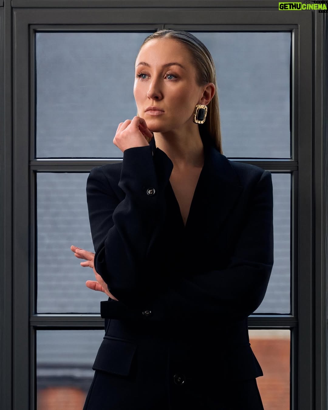 Erin Doherty - 12.6K Likes - Had a beautiful chat with @hollywoodreporter
@stillsbyconnor Photographer
@carolinebarnesmakeup Makeup
@thebradylea Hair
@aimeecroysdill Styling
@publiceyecomms
#adolescence