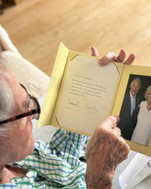 Esther Anderson Instagram - Happy 100th Birthday Dad 🎉🎉🎉🎉🎉🎉🎉🎉
No words to express how proud we are of you and what a privilege it is to be your daughter 💕 the universe was having a great day a century ago when you arrived. 
You’re a legend in every sense of the word. We are so lucky to be sharing this incredible milestone with you 😘 Happy 100 dad!!! I love you to the moon and back x #24/04/2025 #100yearsold
