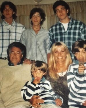 Evelyn Scheidl Instagram - 15 años de extrañarte cada día, cada hora!!
Mayo es un mes muy especial!! Hoy 5 te convertiste en nuestro ángel de la guarda, el 8 cumplirías años , el 13 cumpleaños de Facu un 26 nos ccnocimos y un 26 nos casamos!!!
Te amamos profundamente ❤️❤️❤️🙏🙏🙏
Esta canción la compuso y canta @tuttidiez para vos!
Dejaste un maravilloso legado !!! Nuestros tesoros @ferdiez10 @tuttidiez @maximodiez @toto_diez @facundodiez @ssantidiezz Genesis y Benjamin 
Te amamos profundamente!!! ❤️💔❤️