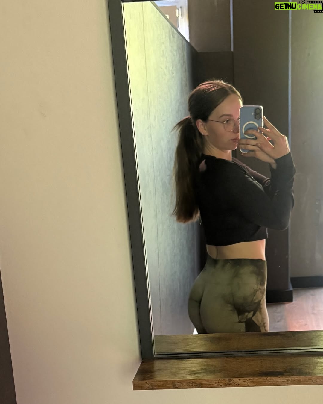 Evie Bell - 73 Likes - Weekly dump 🌳🌊✨🌅
#beach #forest #girly #foryou #maine #foodporn #gym