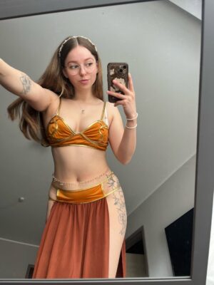 Evie Bell Instagram - A long time ago in a galaxy far, far away 🌌

#starwars #outfit #maine #cosplay #wifey #gaming #ootd #dating
